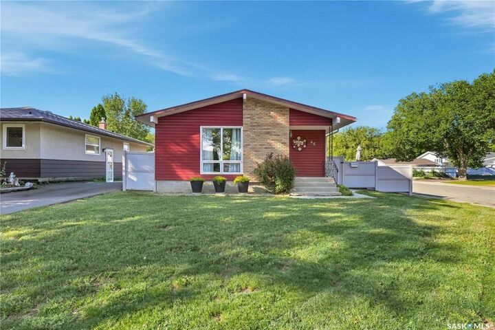 Property Photo:  46 Cooper Crescent  SK S4R 4J7 