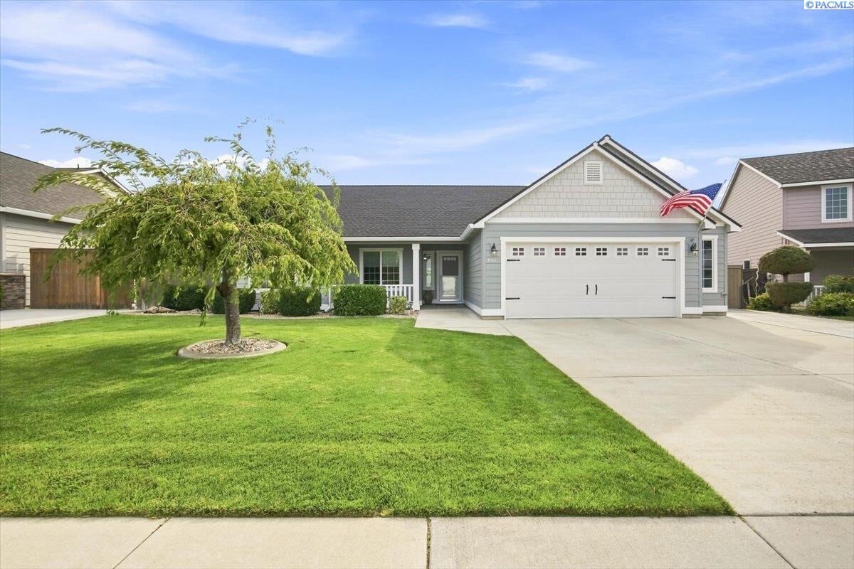 Property Photo: 6111 Exeter Ln WA 99301