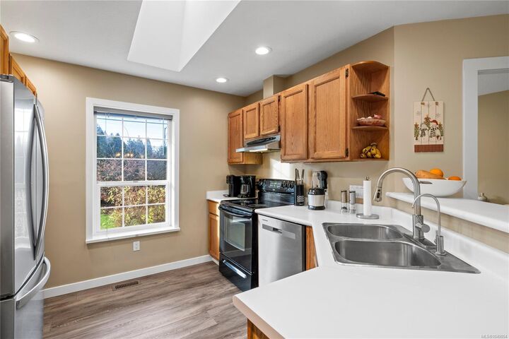 Property Photo:  1605 Sharon Pl  BC V9P 1Y7 