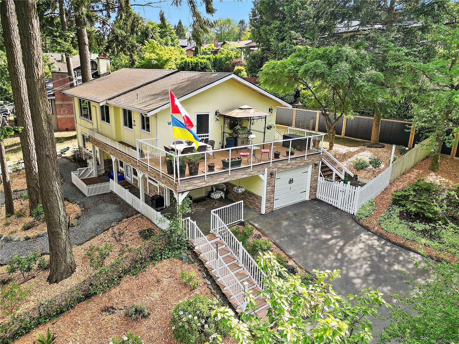 Property Photo: 6864 East Saanich Rd BC V8Z 5Y9