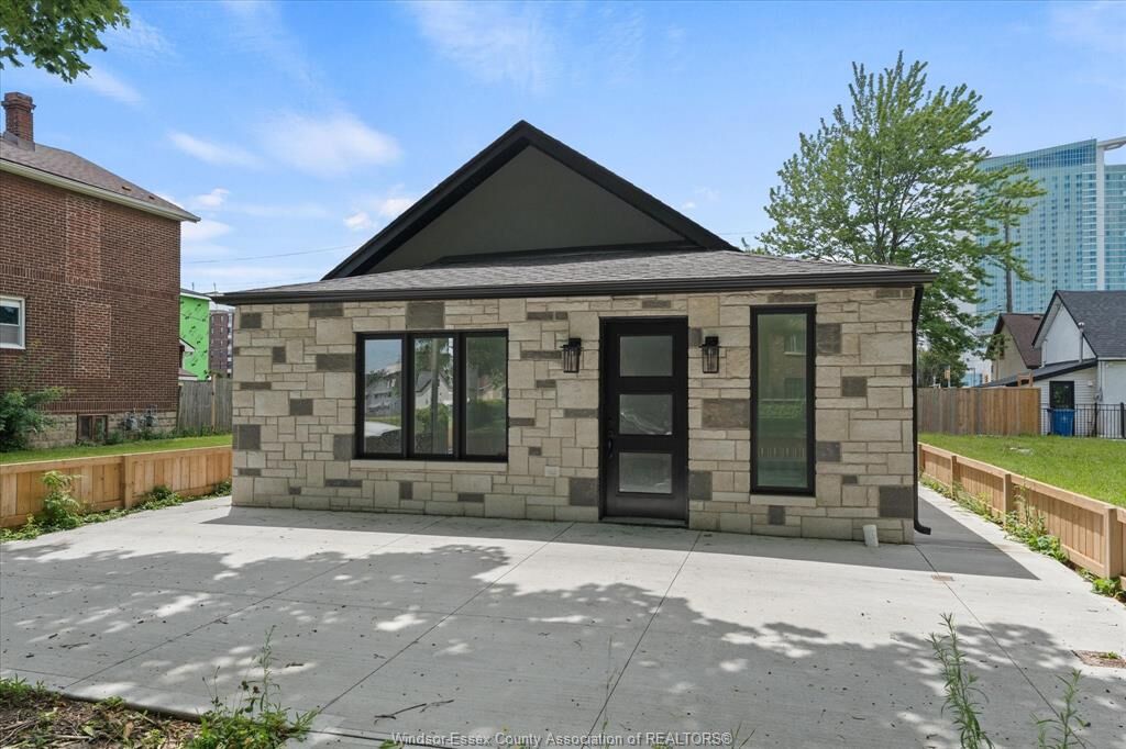 Property Photo: 229 Aylmer ON N9A 1T1