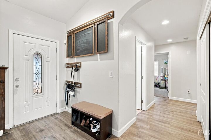 Property Photo: 231 Winter Meadow Way CA 93308