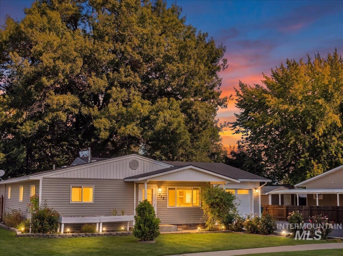 Property Photo:  252 South East Boulevard  ID 83655 