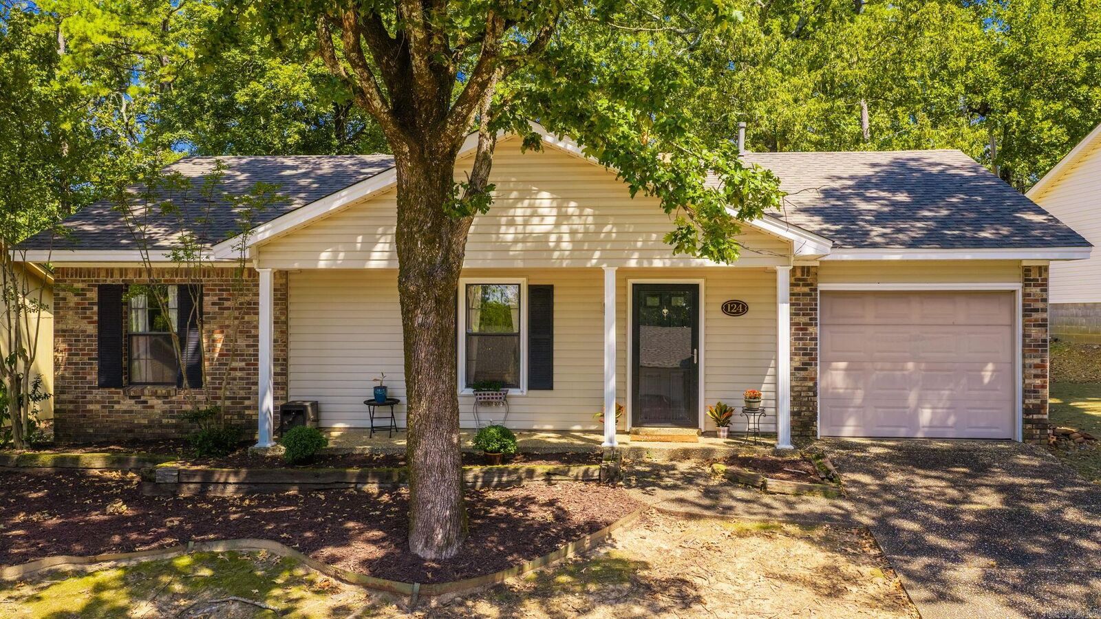Property Photo: 124 Point West Circle AR 72211