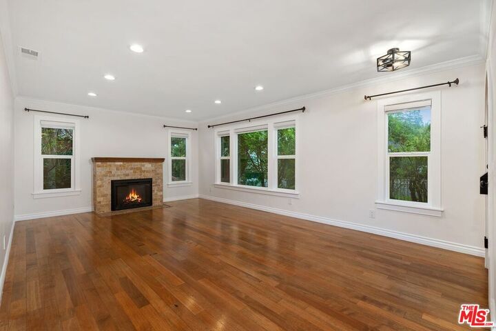 Property Photo: 828 N Crescent Heights Blvd CA 90046