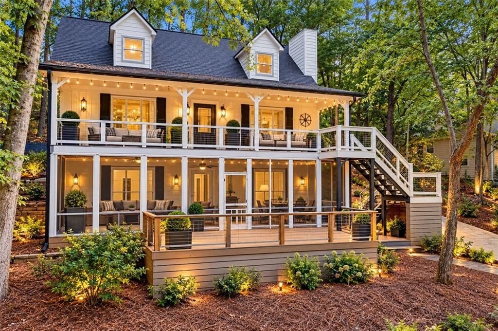Property Photo: 211 Hillside Drive GA 30183