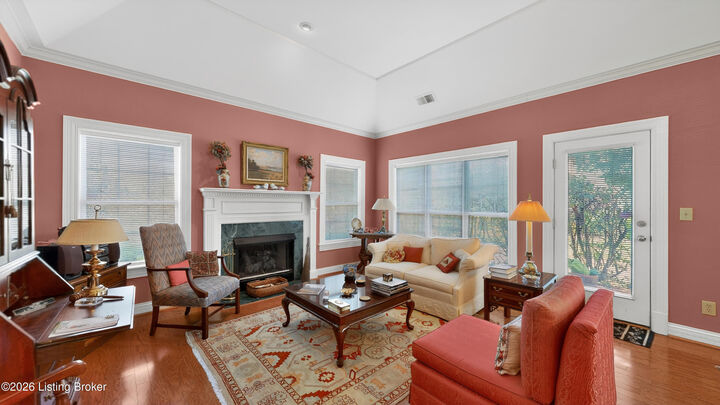 Property Photo: 5943 Ashwood Bluff Dr KY 40207