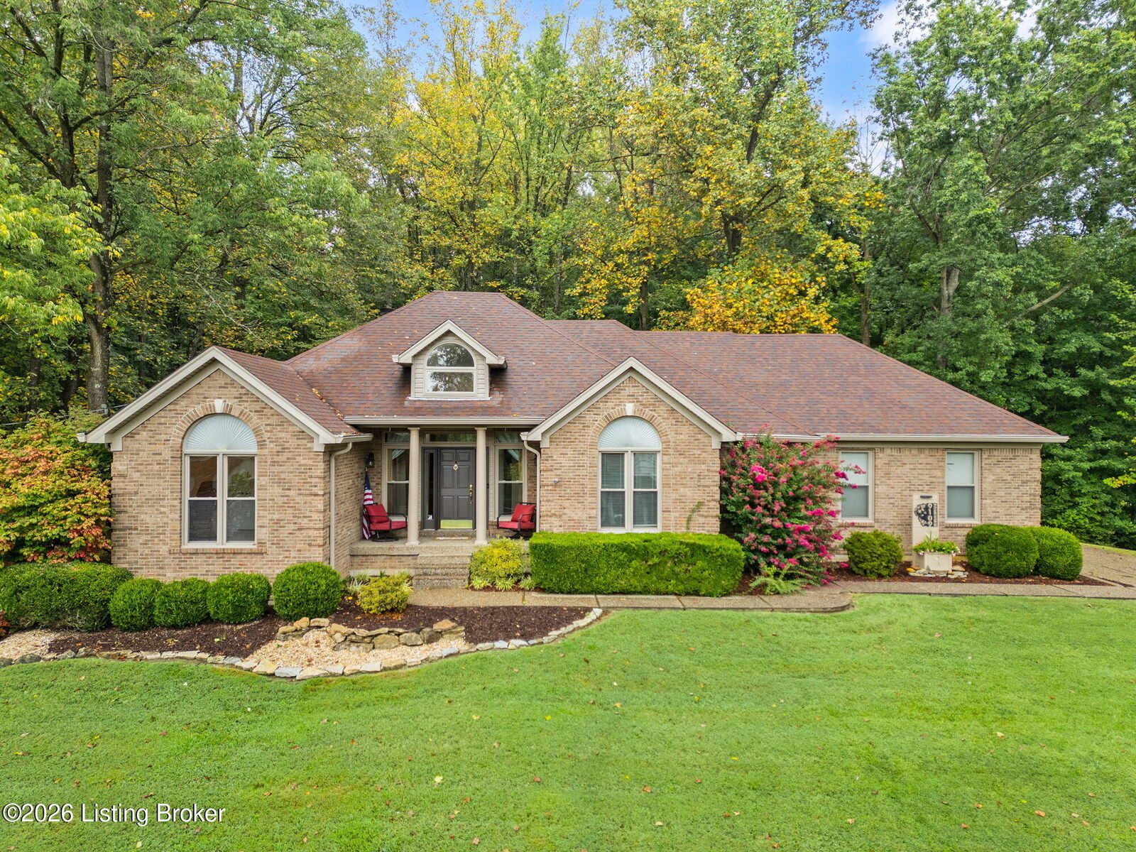Property Photo: 9109 Hi View Ln KY 40272