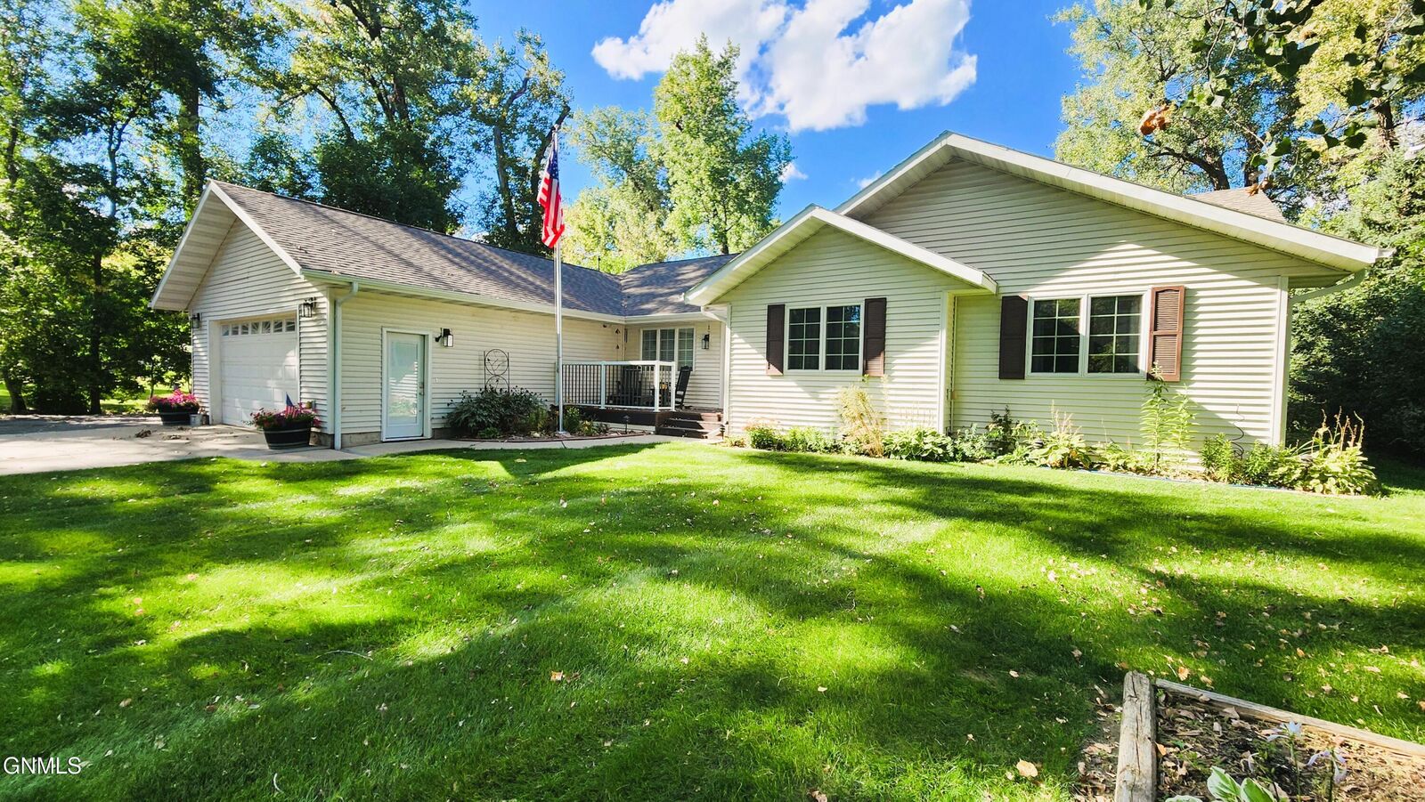 Property Photo:  6110 Ponderosa Avenue  ND 58503 