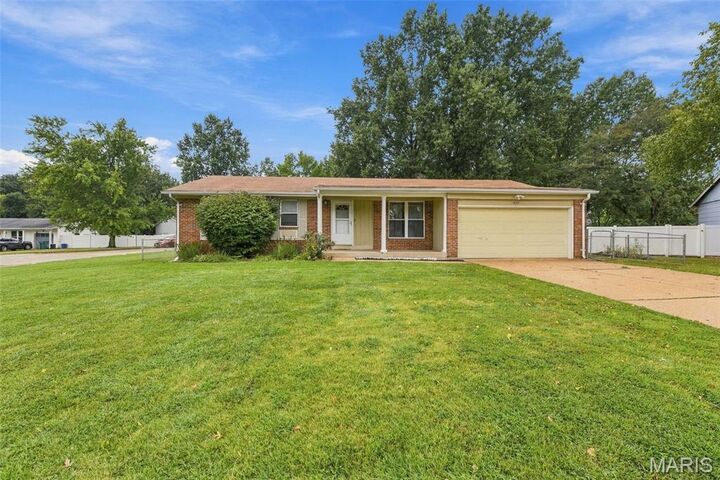 Property Photo:  1427 Twin Trails Drive  MO 63026 