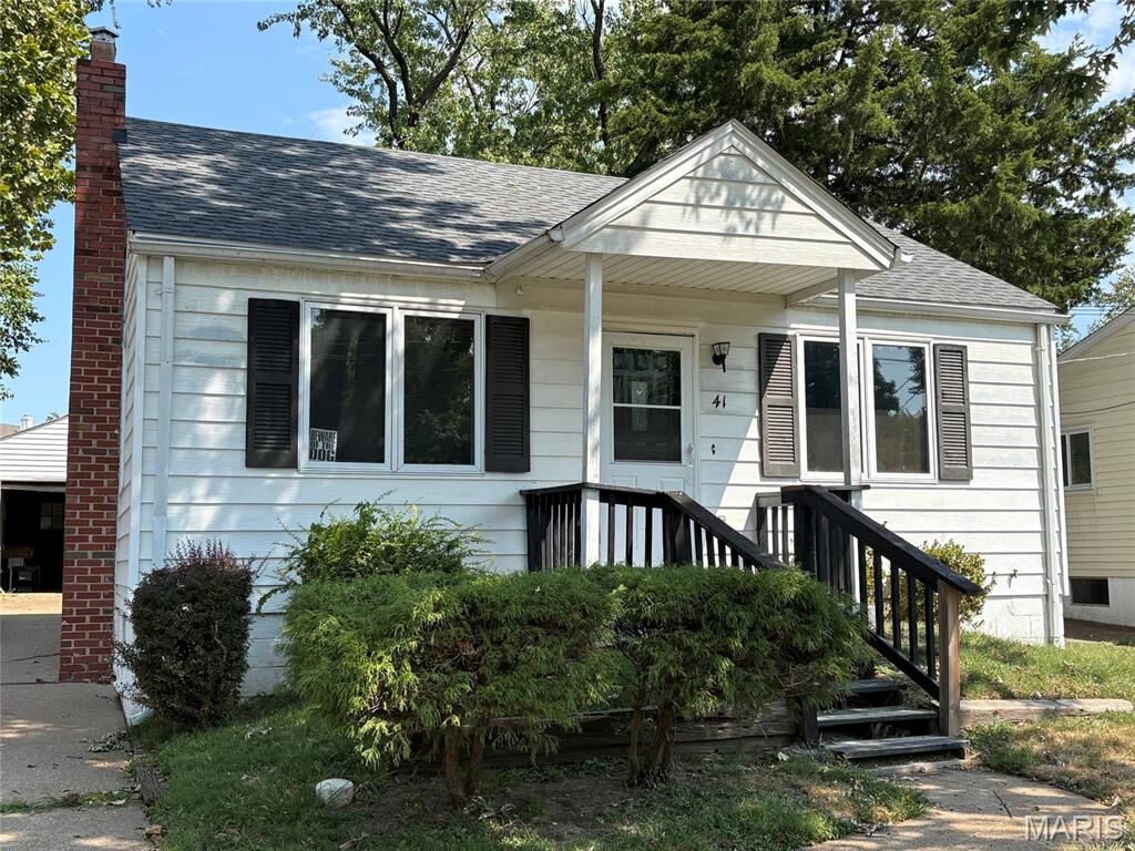 Property Photo:  41 Reasor Drive  MO 63135 