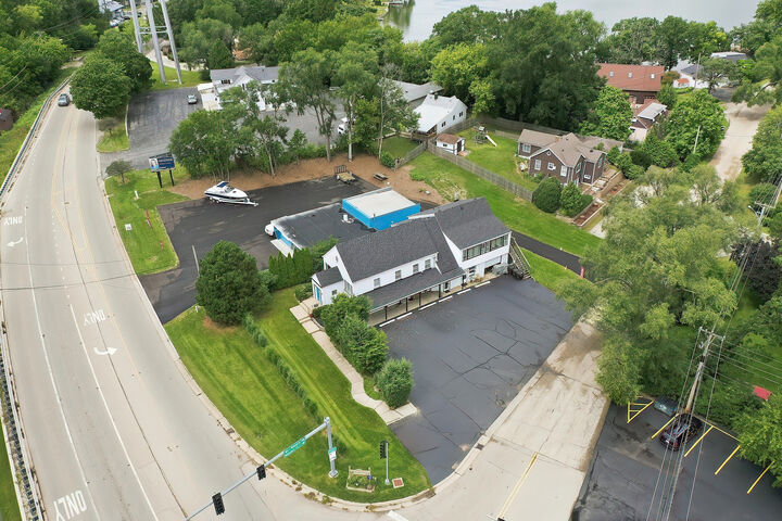 Property Photo: 106 W State Road IL 60042