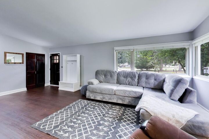 Property Photo:  103 S Windsor Drive  IL 60004 