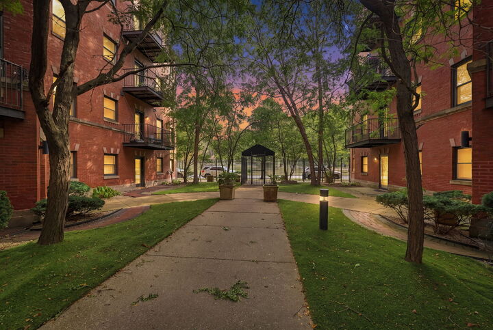 Property Photo:  5944 S King Drive 1E  IL 60637 