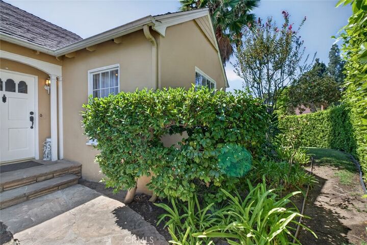 Property Photo:  900 E Mountain  CA 91207 