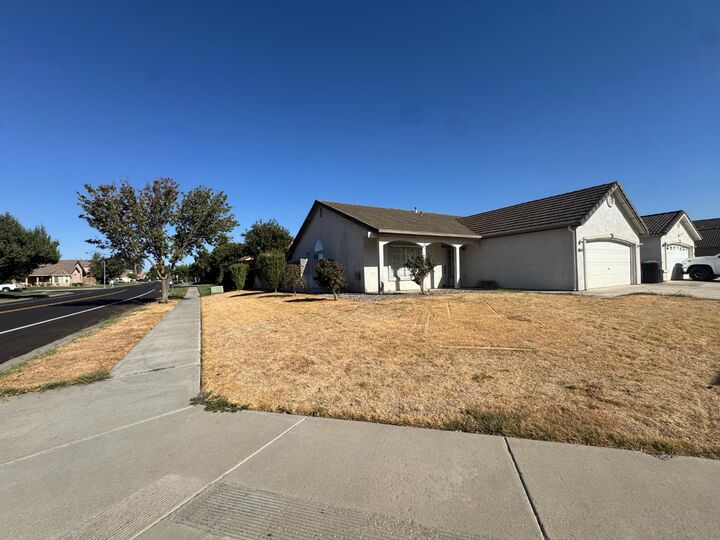 Property Photo: 5854 Chancellor Way CA 95367