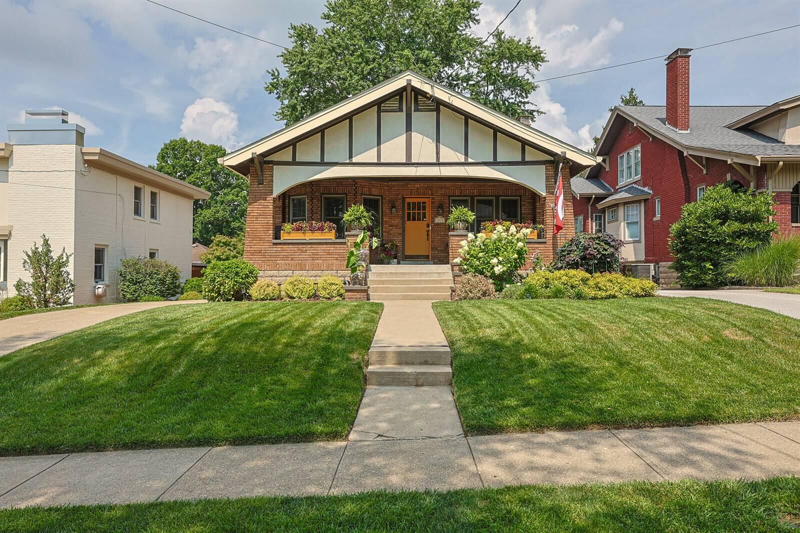 Property Photo:  1035 N Fort Thomas Avenue  KY 41075 