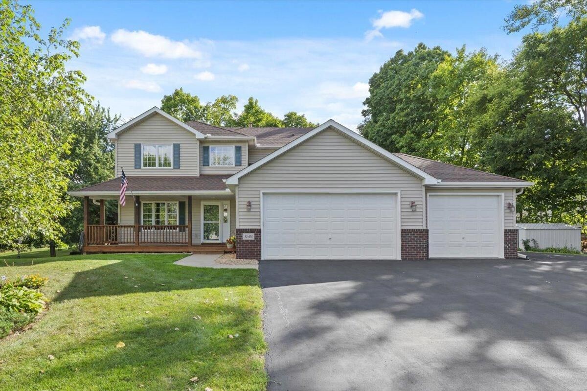 Property Photo: 8549 Woodland Curve MN 55375