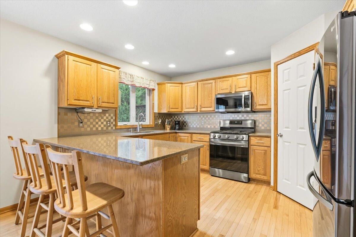 Property Photo: 8549 Woodland Curve MN 55375