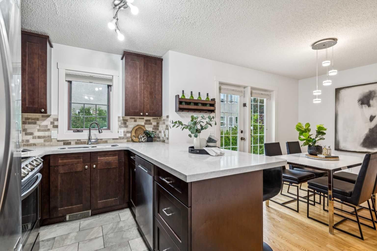 Property Photo:  1110 14 Avenue SW  AB T2R 0P2 