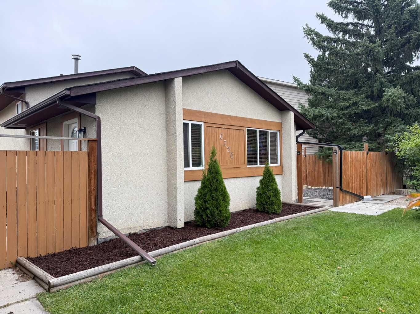 Property Photo:  6720 29 Avenue NE  AB T1Y 3W5 