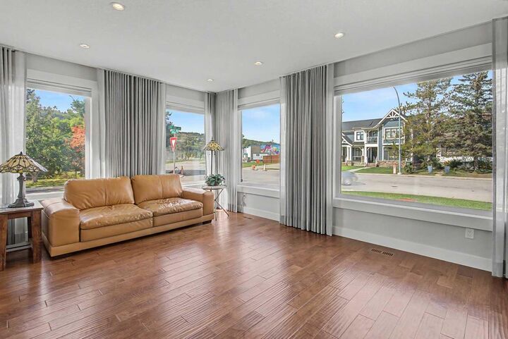 Property Photo: 4640 15 Avenue NW AB T3B 0L7