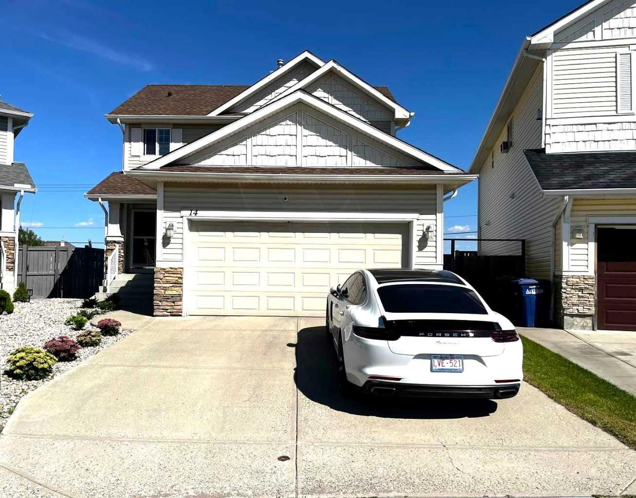 Property Photo: 14 Bayside Park SW AB T4B 0V4