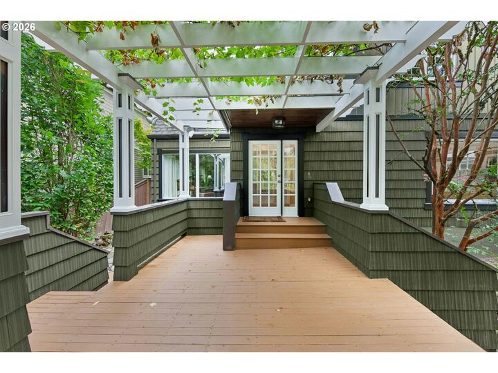 Property Photo:  5616 SW 42nd Ave  OR 97221 