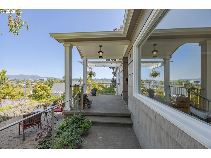 Property Photo: 70 Grand View Dr OR 97405