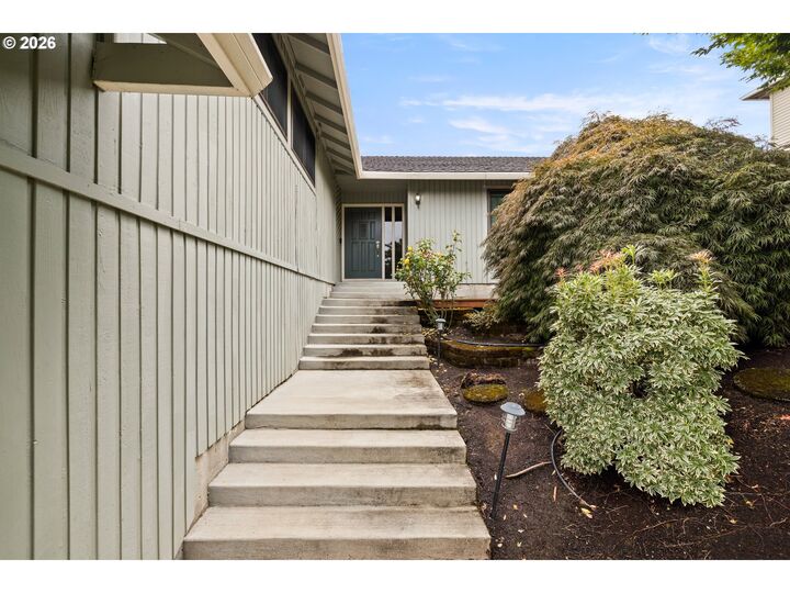 Property Photo:  2111 Club House Dr  OR 97068 