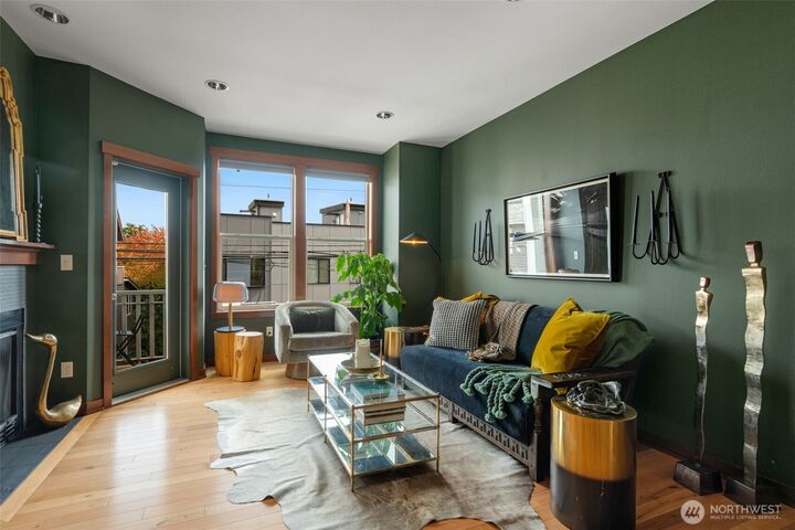 Property Photo: 1420 18th Avenue C WA 98122