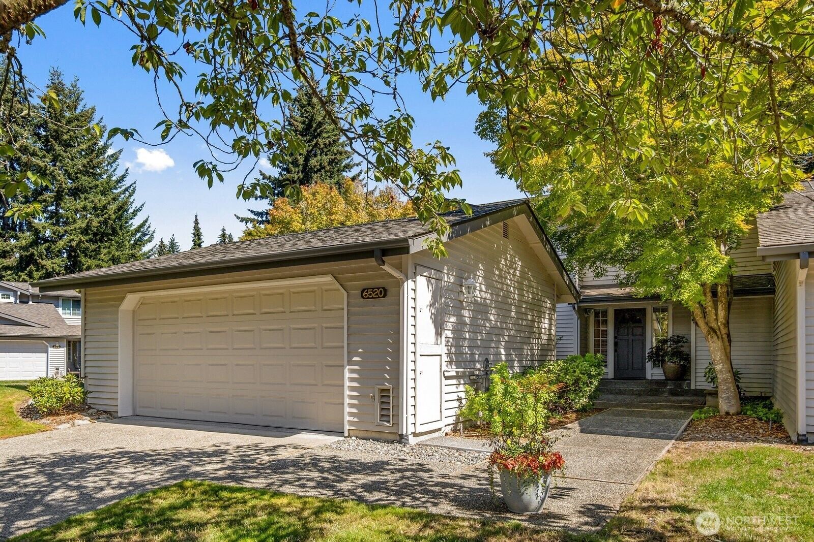 Property Photo: 6520 113th Place SE WA 98006