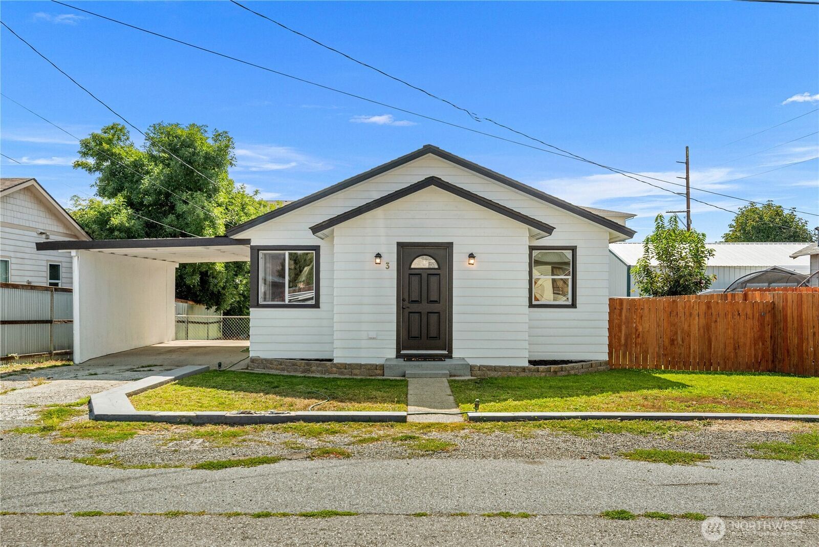 Property Photo: 3 Island View Street WA 98801