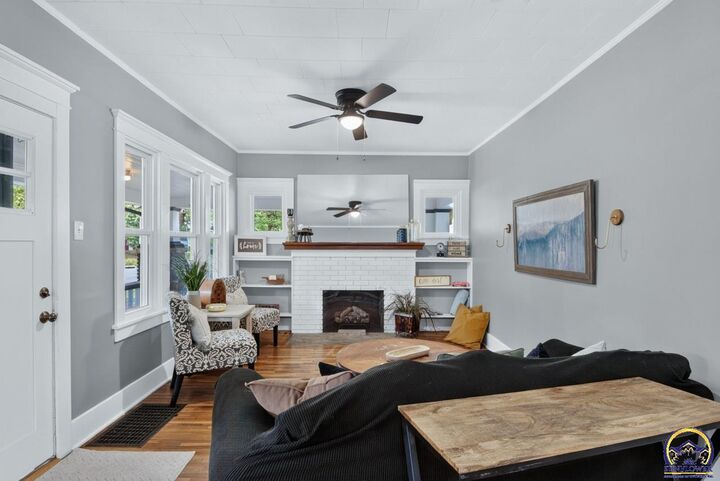 Property Photo:  1801 SW Huntoon St  KS 66604 