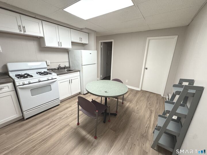 Property Photo:  645 Burnside Avenue  CT 06108 