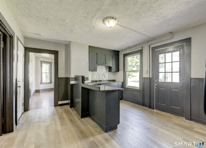 Property Photo:  85 Spruce Street A  CT 06040 