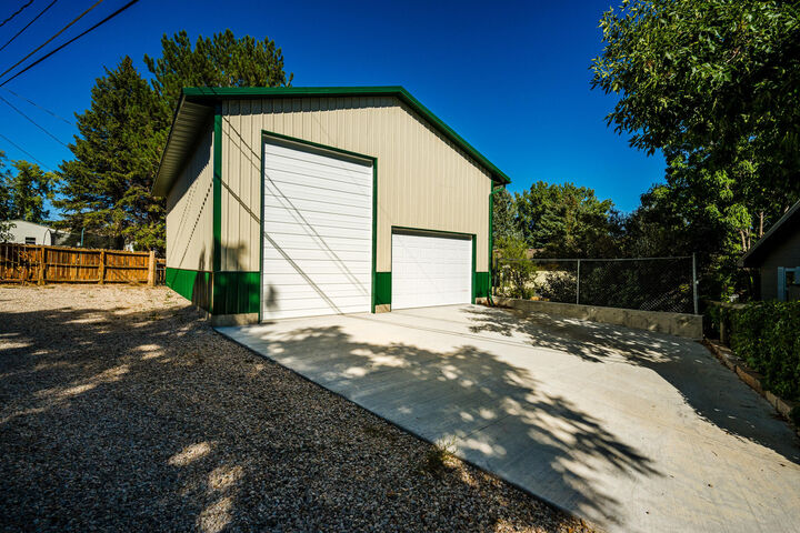 Property Photo: 1016 N Burritt Avenue WY 82834