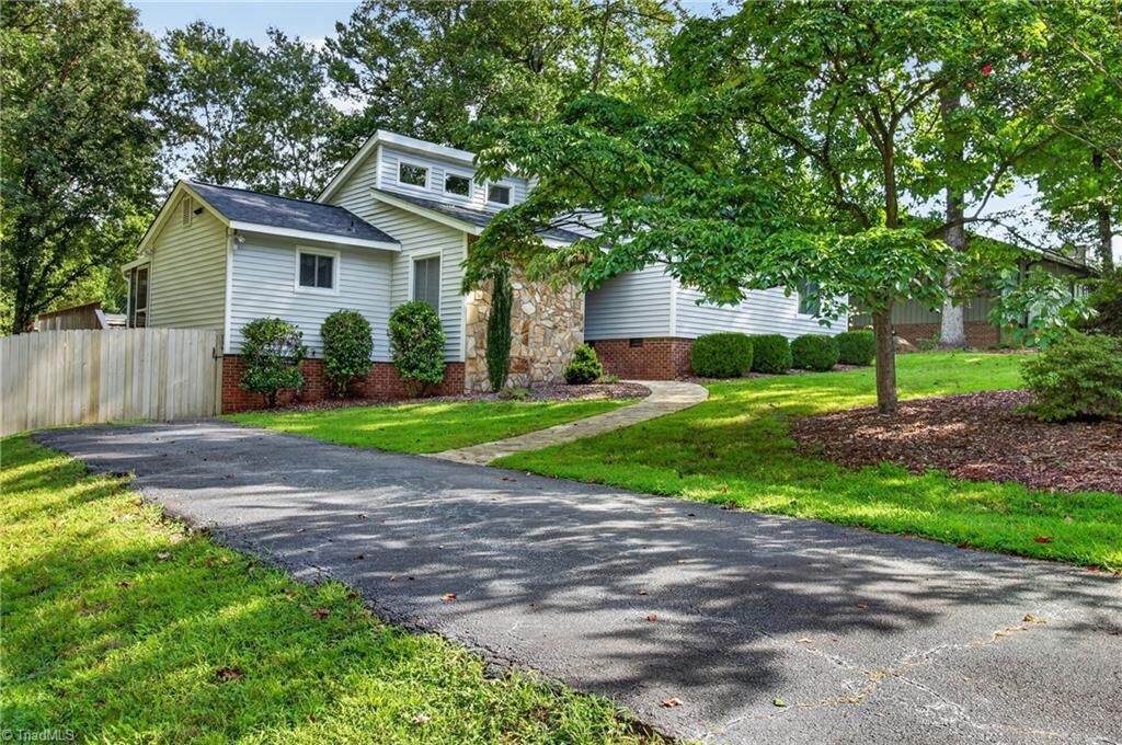 Property Photo:  609 Robin Lane  NC 27263 