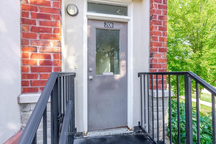 Property Photo:  174 Bronte Street S 201  ON L9T 1Y8 