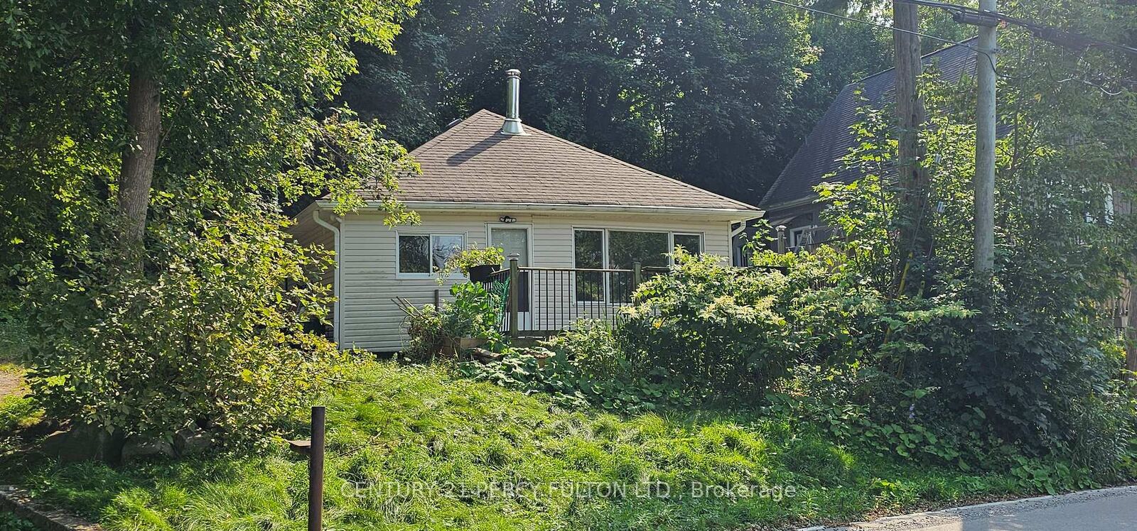 Property Photo:  5895 Lakeshore Road  ON L4A 2Y9 