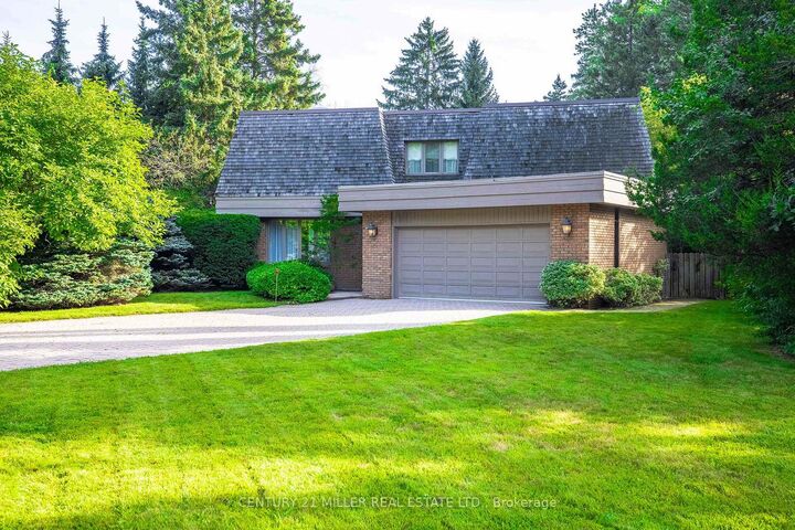 Property Photo: 16 Colonial Crescent ON L6J 4K9