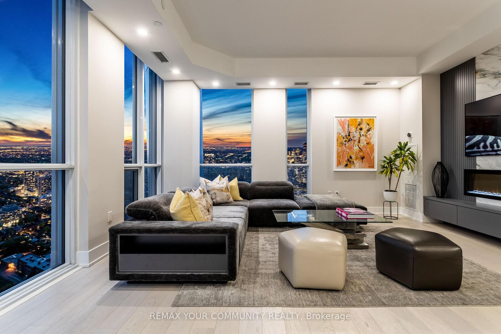 Property Photo: 1 Yorkville Avenue 5405 ON M4W 0B1