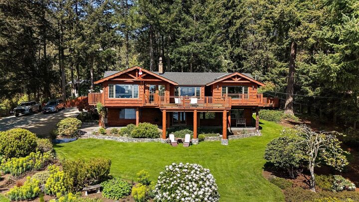 Property Photo: 539 Bayview Pl BC V9L 5X7