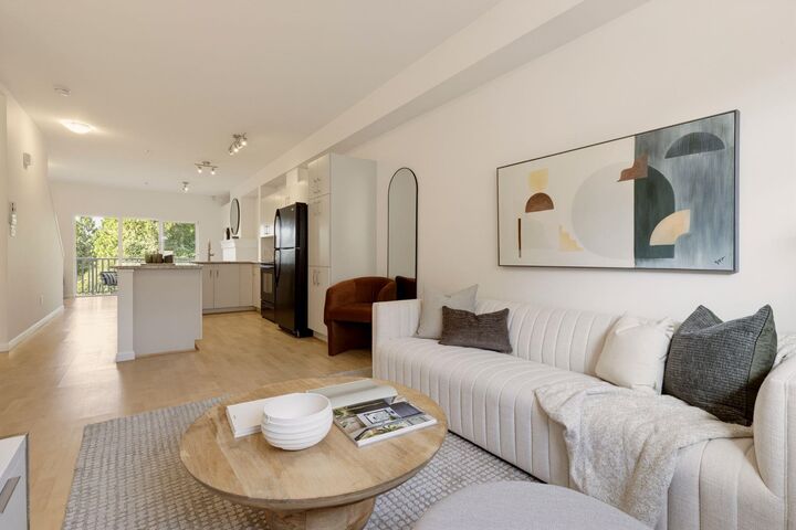 Property Photo: 935 Ewen Avenue 79 BC V3M 0A1