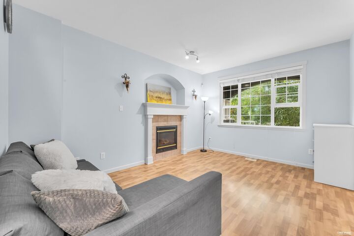 Property Photo:  27295 30 Avenue 3  BC V4W 3J6 
