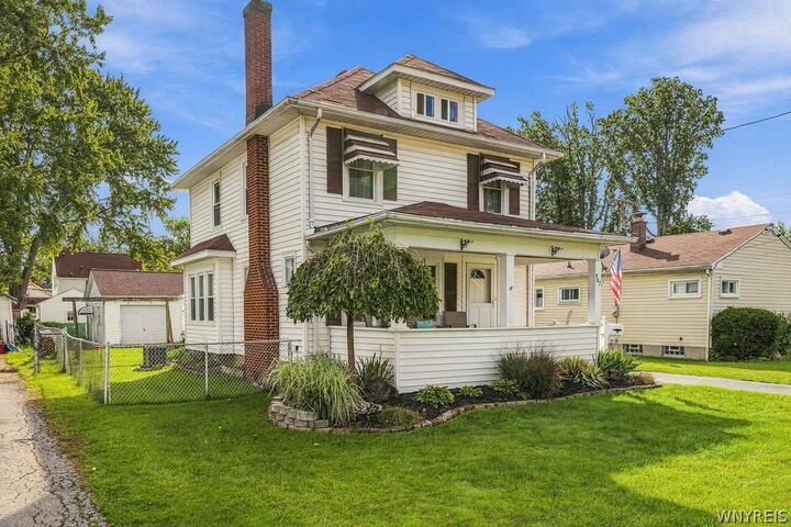 Property Photo:  907 90th Street  NY 14304 