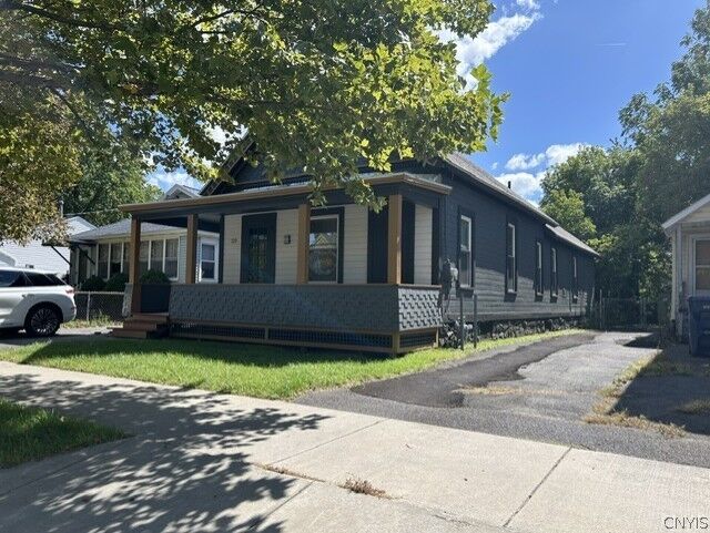 Property Photo:  729 Otisco Street  NY 13204 