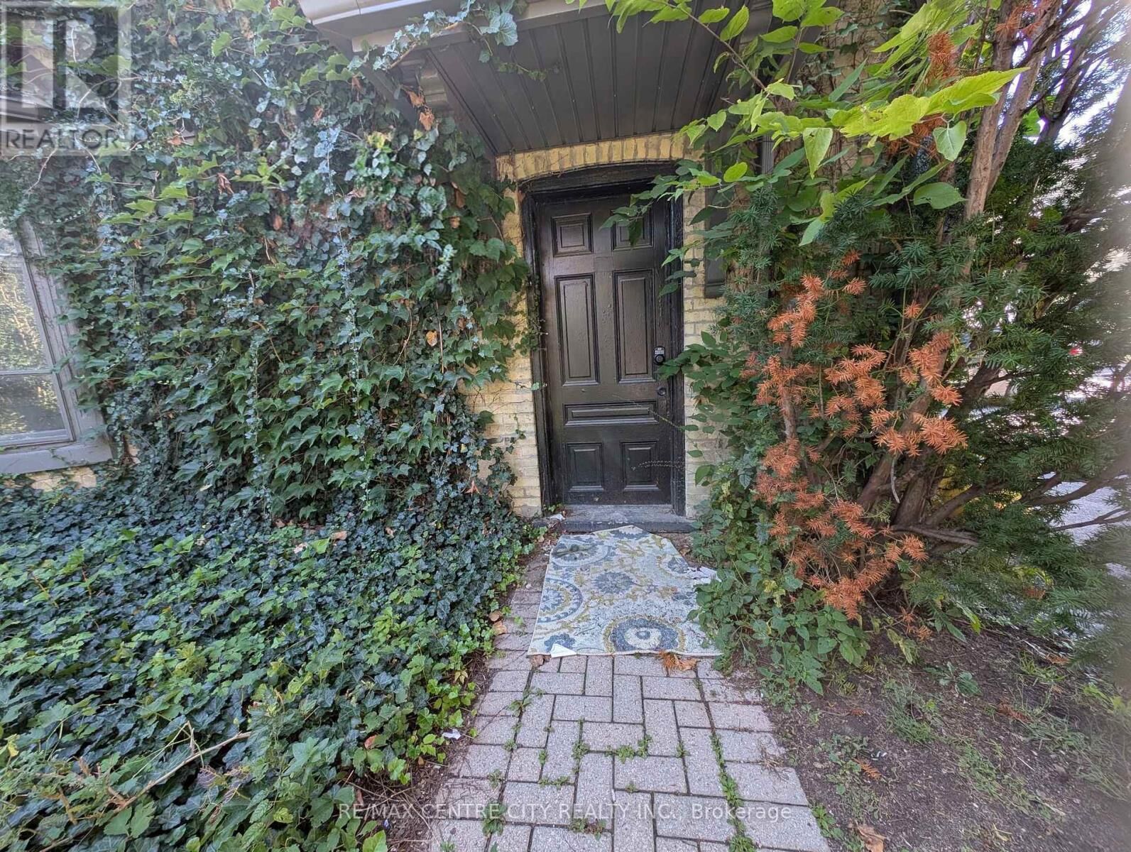 Property Photo:  474 King Street 4  ON N6B 1T1 
