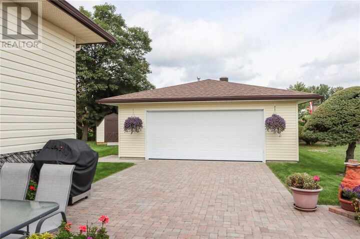 Property Photo:  980 Raymond Street  ON P3P 1S2 