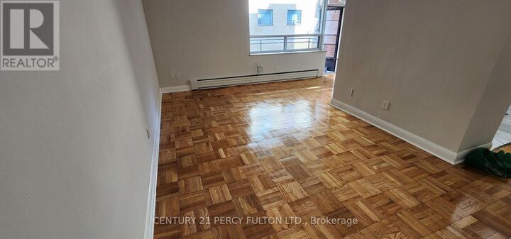 Property Photo: 837 Roselawn Avenue 203 ON M6B 1B5